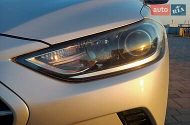 Седан Hyundai Avante 2017 в Дніпрі
