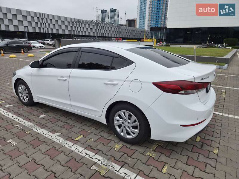 Седан Hyundai Avante 2016 в Одессе