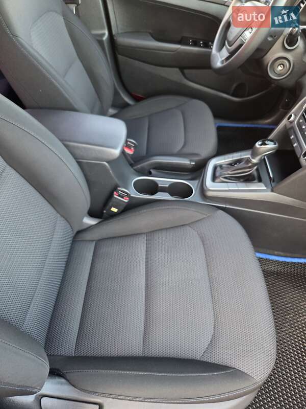 Седан Hyundai Avante 2016 в Одессе