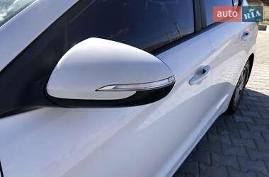 Седан Hyundai Avante 2017 в Петропавловской Борщаговке