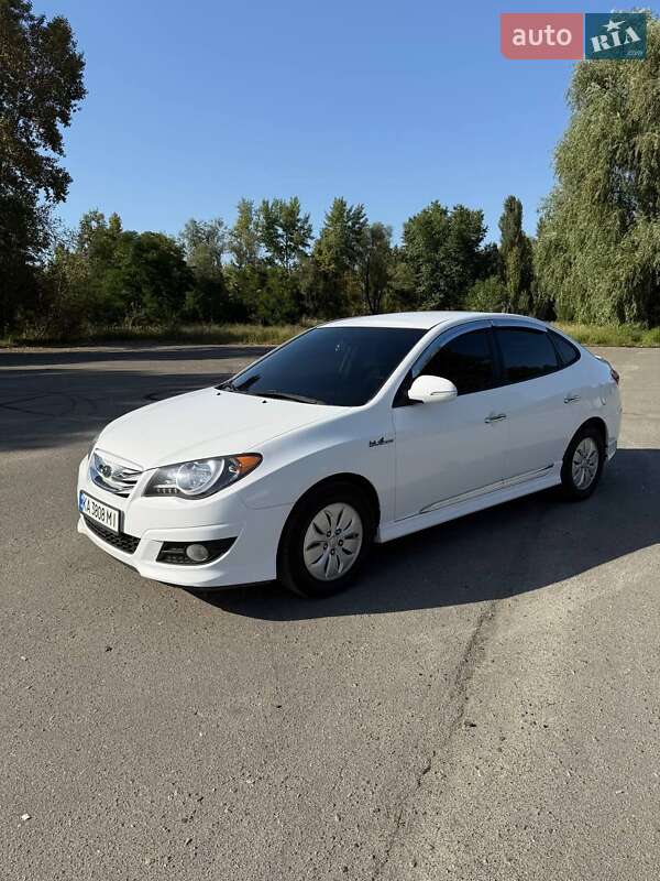Hyundai Avante 2012