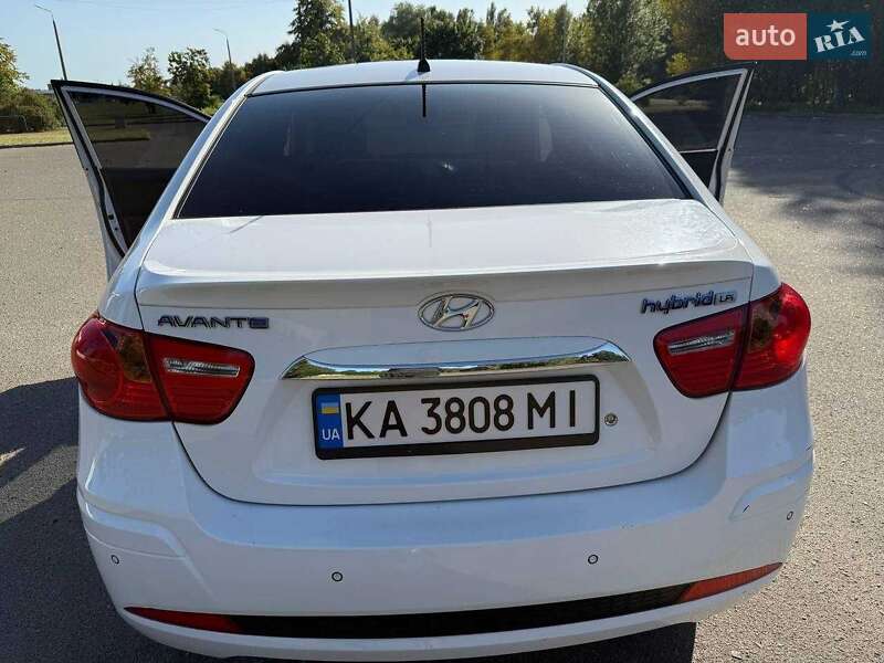 Седан Hyundai Avante 2012 в Києві