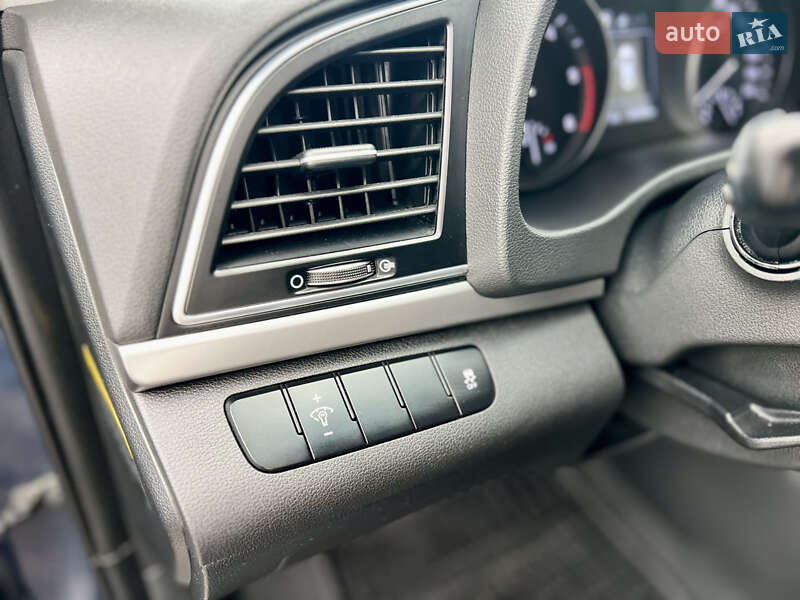 Седан Hyundai Avante 2015 в Києві