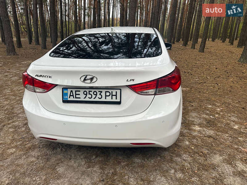 Седан Hyundai Avante 2013 в Киеве