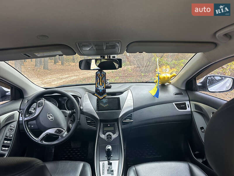 Седан Hyundai Avante 2013 в Киеве