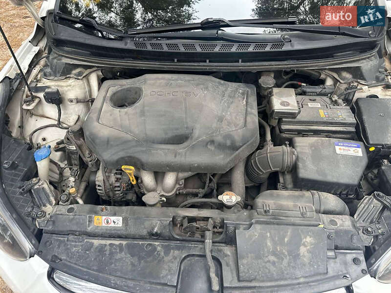 Седан Hyundai Avante 2013 в Киеве