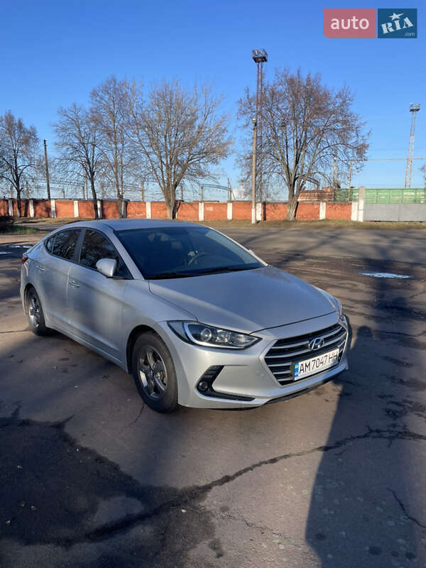 Седан Hyundai Avante 2016 в Коростене