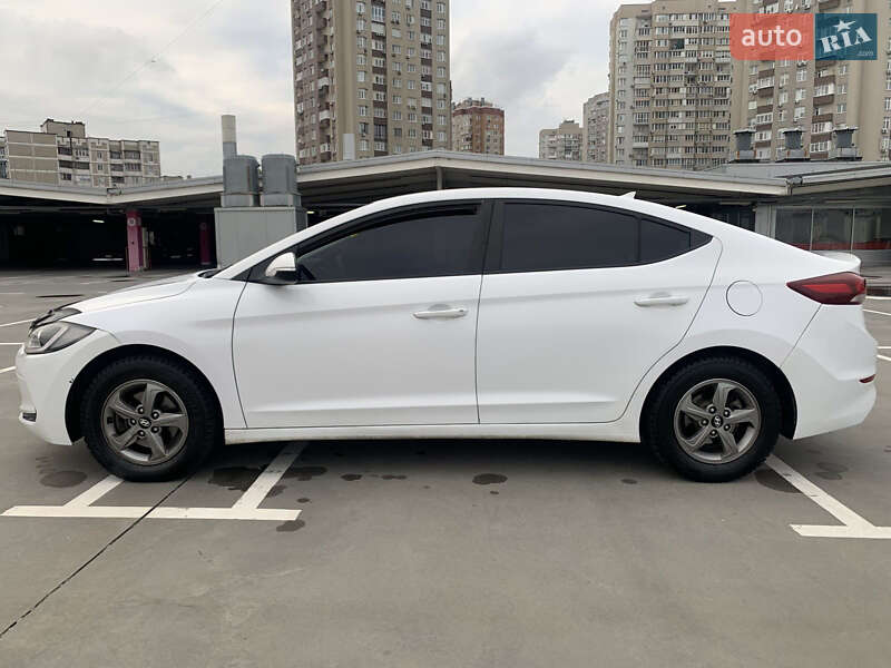 Седан Hyundai Avante 2017 в Киеве