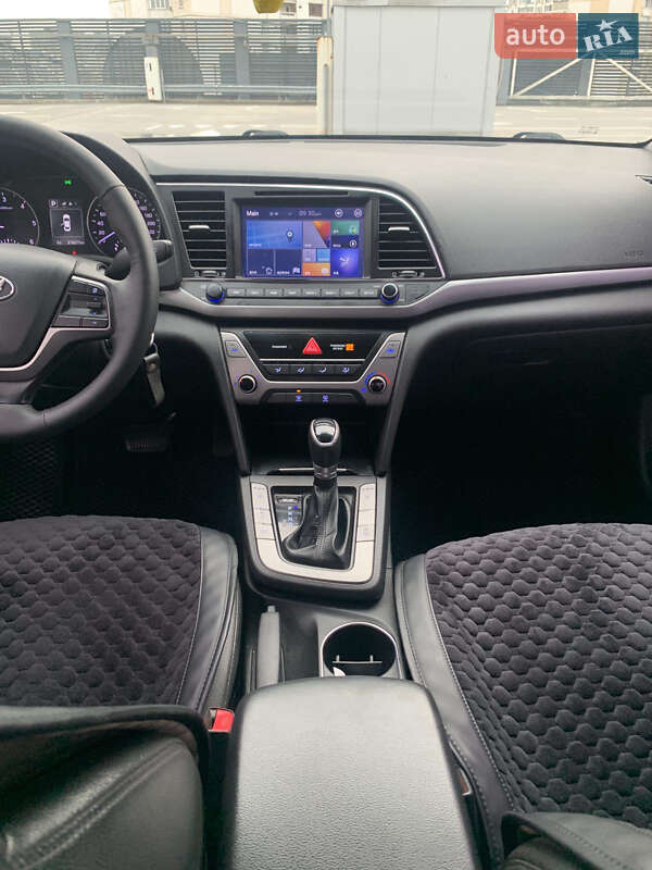 Седан Hyundai Avante 2017 в Киеве