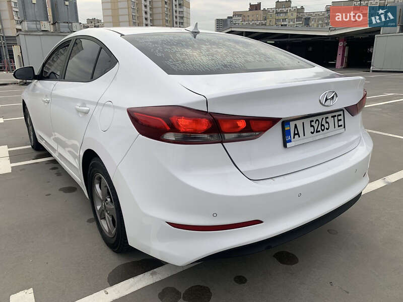 Седан Hyundai Avante 2017 в Киеве