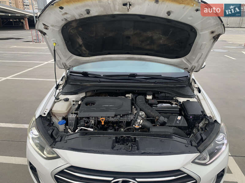 Седан Hyundai Avante 2017 в Киеве