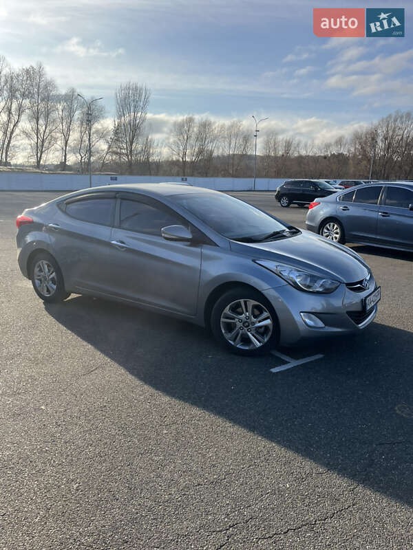 Седан Hyundai Avante 2012 в Киеве