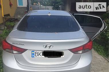 Седан Hyundai Elantra 2015 в Ровно