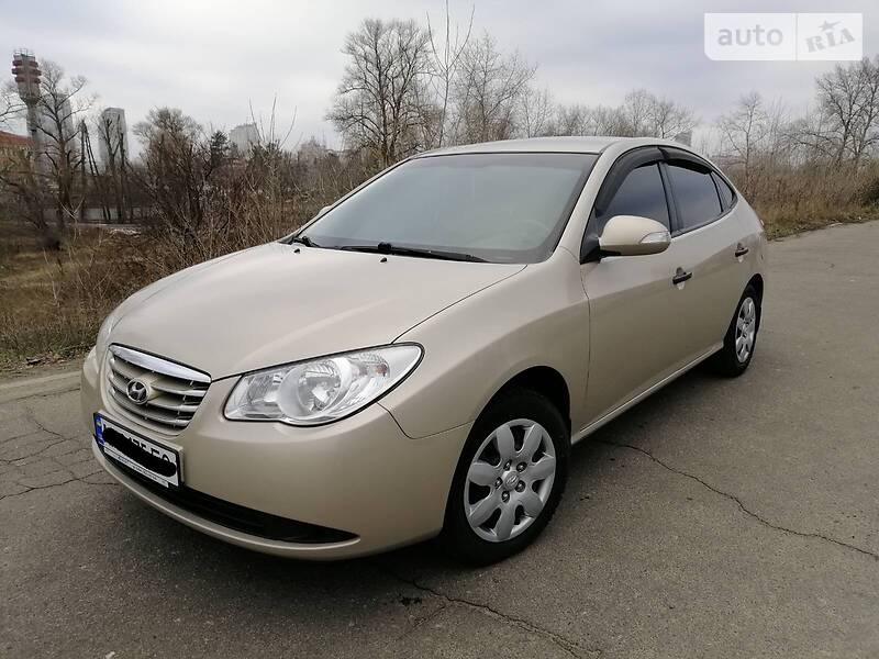 Седан Hyundai Elantra 2010 в Києві