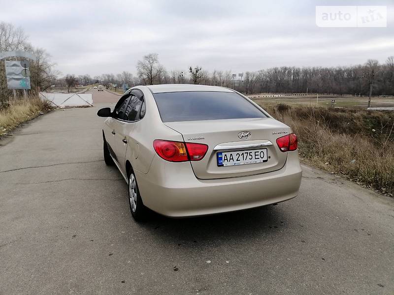 Седан Hyundai Elantra 2010 в Києві