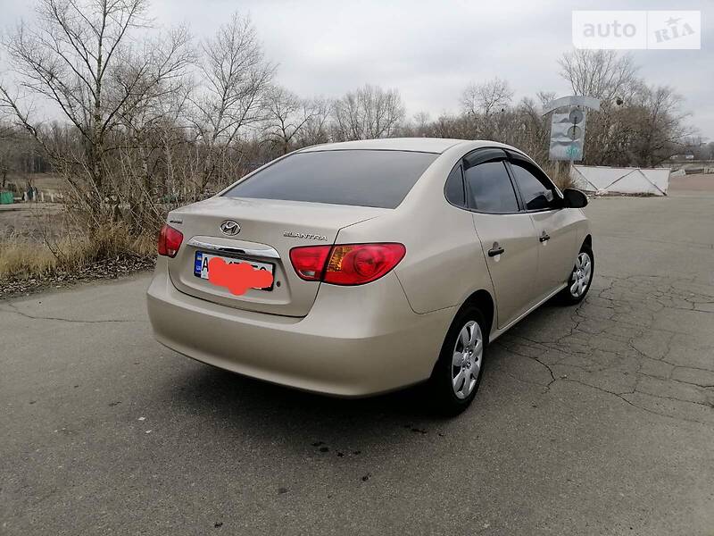 Седан Hyundai Elantra 2010 в Києві
