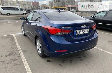 Седан Hyundai Elantra 2015 в Киеве