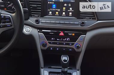 Седан Hyundai Elantra 2016 в 