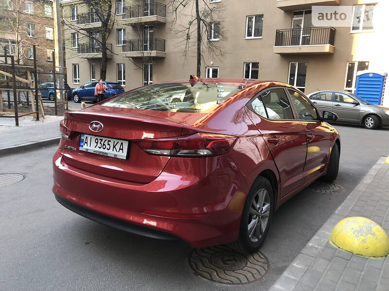 Седан Hyundai Elantra 2016 в Киеве