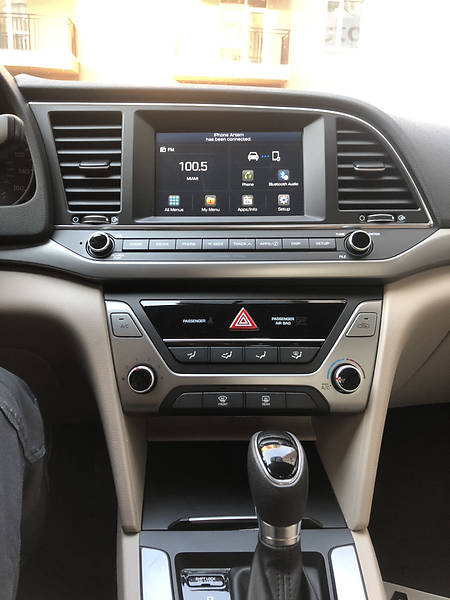 Седан Hyundai Elantra 2016 в Киеве
