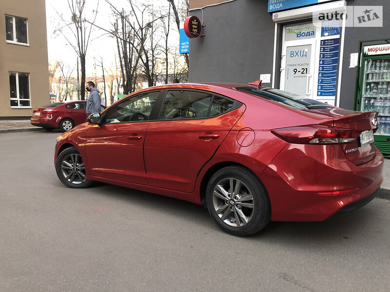 Седан Hyundai Elantra 2016 в Киеве