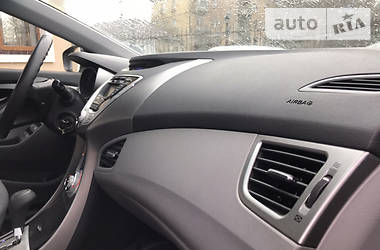 Седан Hyundai Elantra 2012 в 