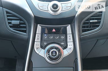 Седан Hyundai Elantra 2013 в  фото 21 Седан Hyundai Elantra 2013 в