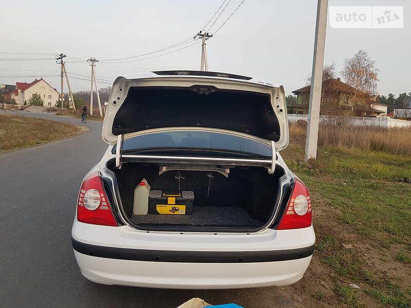Седан Hyundai Elantra 2005 в Киеве