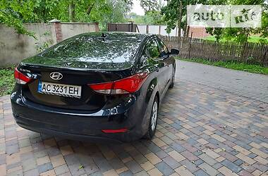 Седан Hyundai Elantra 2015 в Луцке