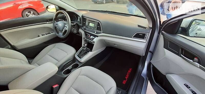Седан Hyundai Elantra 2017 в Киеве