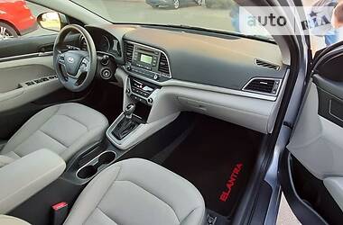 Седан Hyundai Elantra 2017 в 