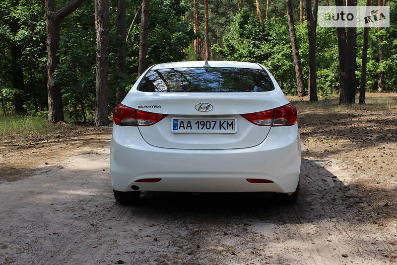 Седан Hyundai Elantra 2013 в Києві