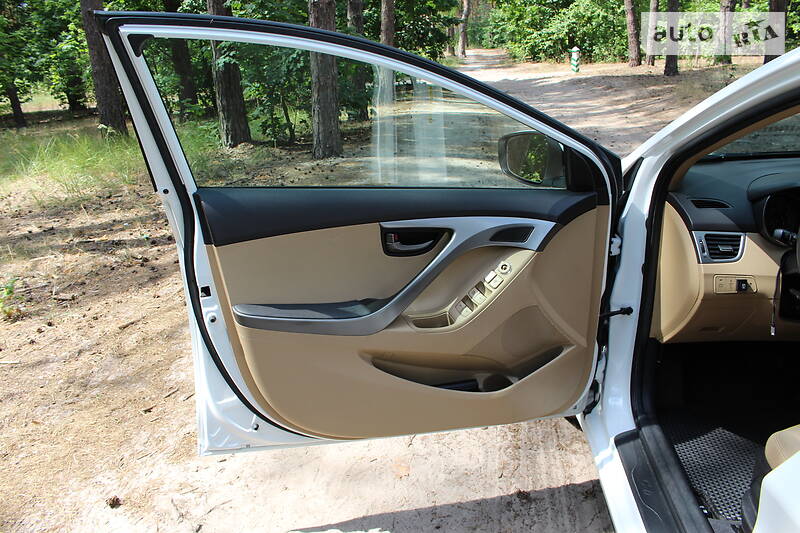 Седан Hyundai Elantra 2013 в Києві