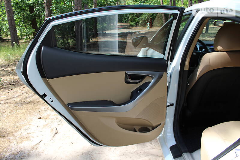 Седан Hyundai Elantra 2013 в Києві