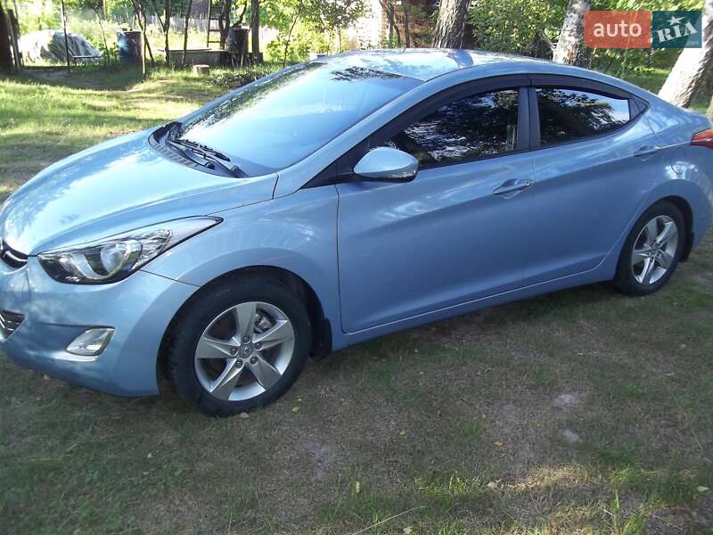 Седан Hyundai Elantra 2012 в Чернигове