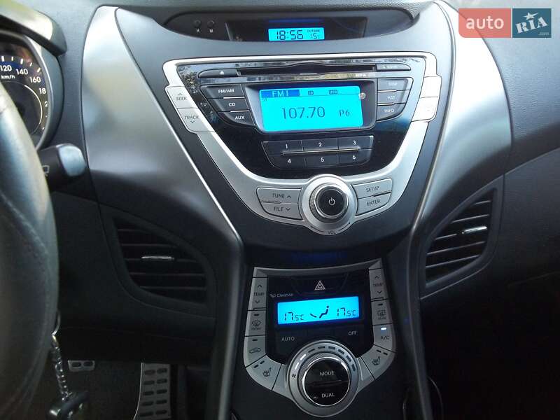 Седан Hyundai Elantra 2012 в Чернигове