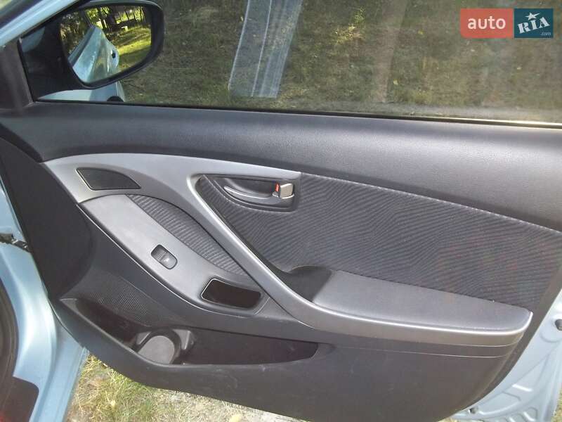 Седан Hyundai Elantra 2012 в Чернигове