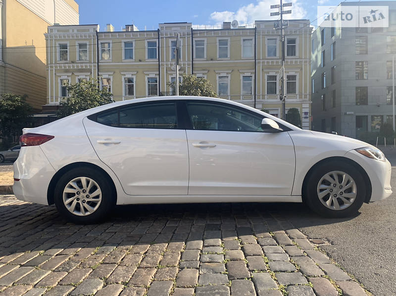 Седан Hyundai Elantra 2017 в Києві