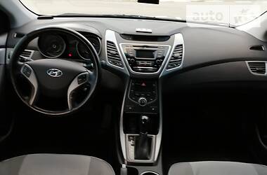 Седан Hyundai Elantra 2015 в Киеве