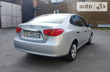 Седан Hyundai Elantra 2011 в Киеве