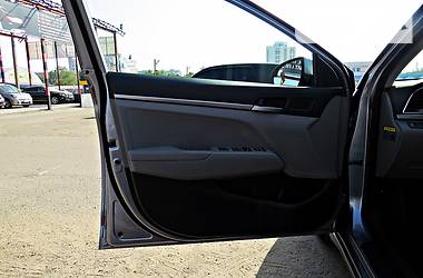 Седан Hyundai Elantra 2016 в Черкассах