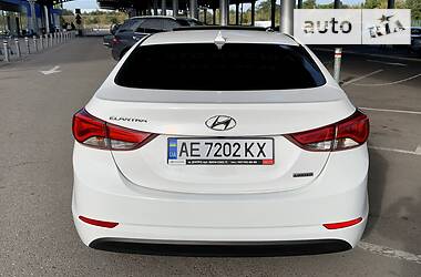 Седан Hyundai Elantra 2014 в Днепре