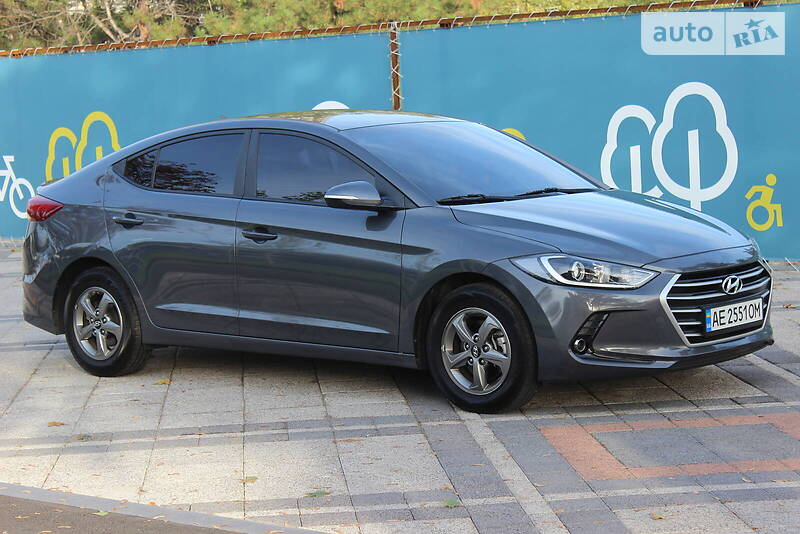 Седан Hyundai Elantra 2016 в Дніпрі