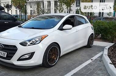 Хэтчбек Hyundai Elantra 2015 в Киеве