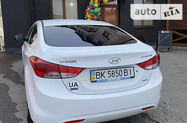 Седан Hyundai Elantra 2013 в Ровно