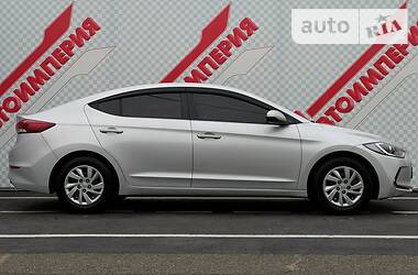 Седан Hyundai Elantra 2016 в Киеве