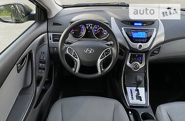 Седан Hyundai Elantra 2011 в Днепре