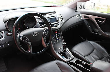 Седан Hyundai Elantra 2014 в Киеве