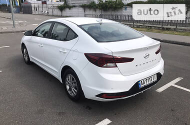 Седан Hyundai Elantra 2019 в Києві