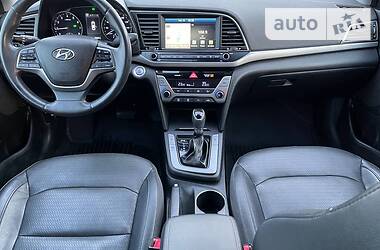 Седан Hyundai Elantra 2016 в Херсоне